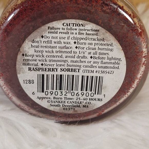 Yankee Candle Raspberry Sorbet 7.5 oz Jar Candle - Picture 3 of 6